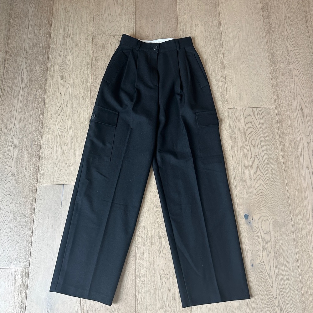 Women’s “the Frankie’s shop” Black Cargo / trouser pants in like new condition!